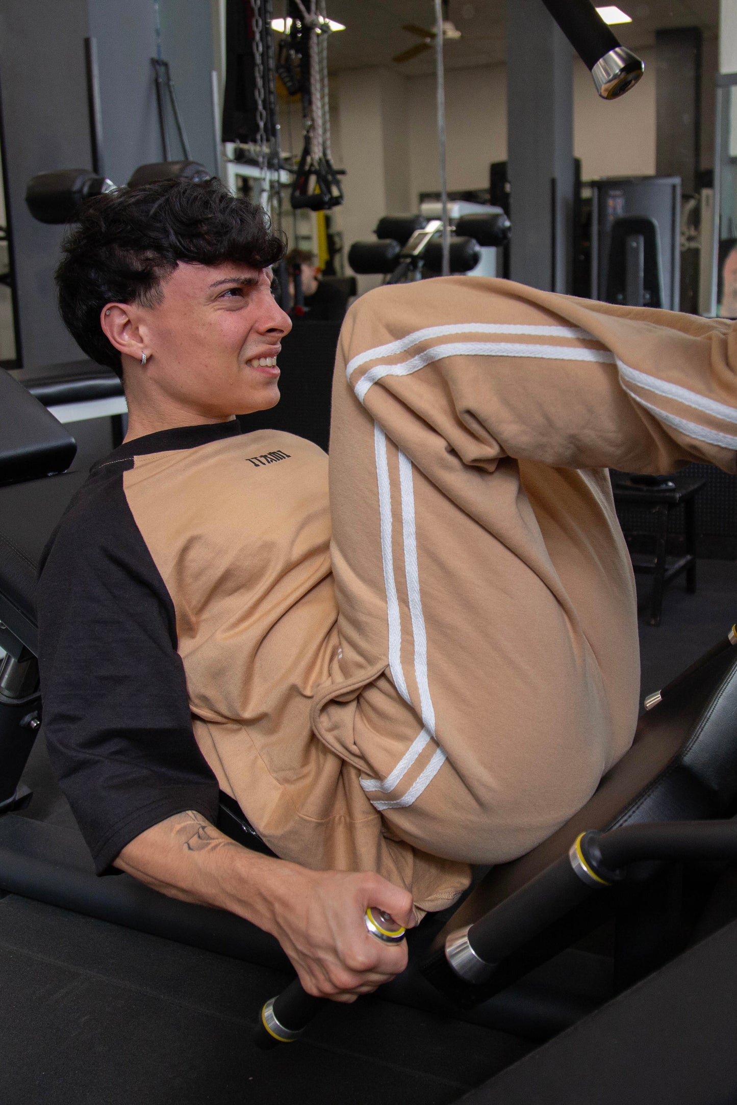 BUSHI OVERSIZE TEE - SAND & BLACK - ITAMI FITNESS BRAND